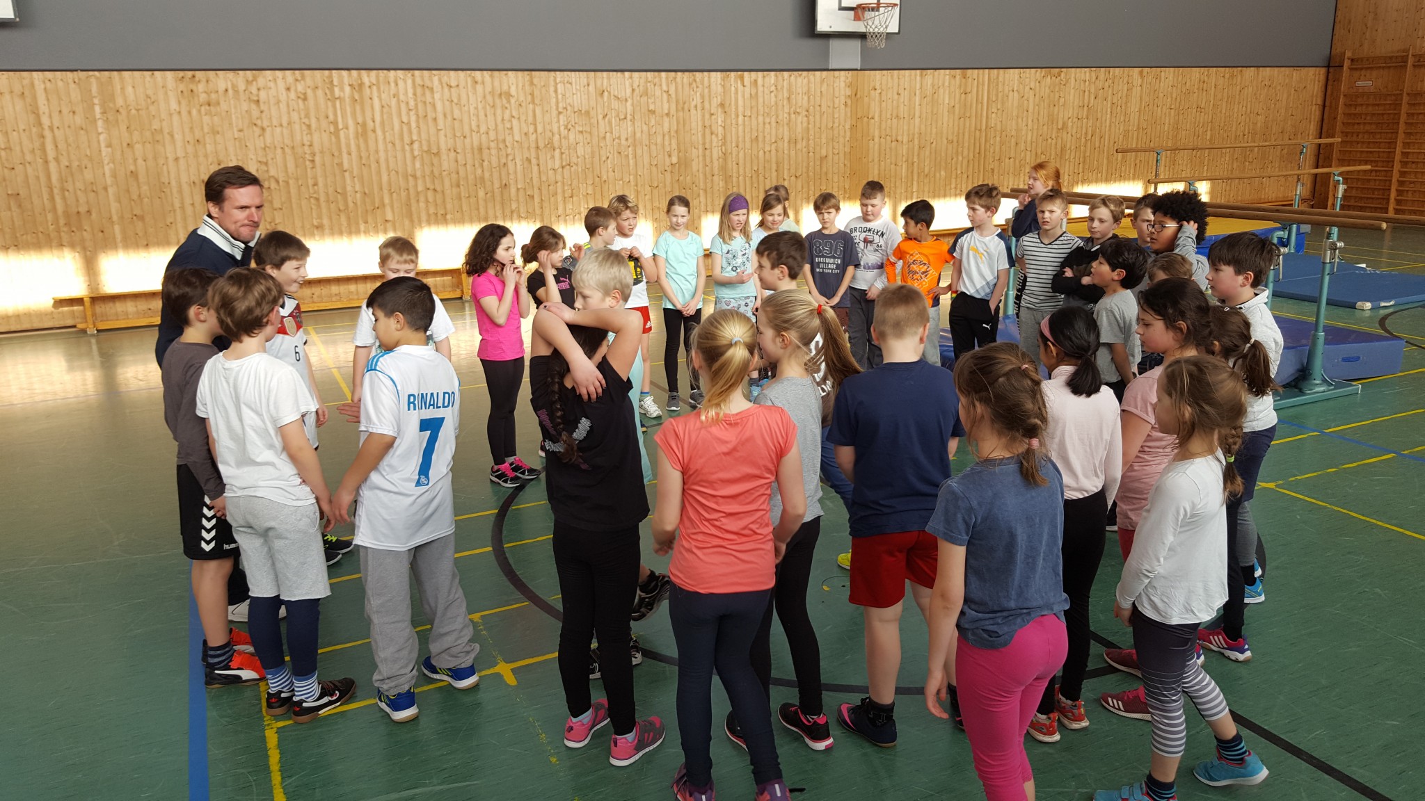 Bundesjugendspiele Gerateturnen Schule Heidacker